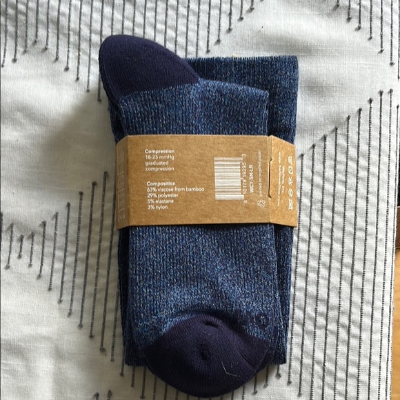 Wellow Blue Ribbed Casual Socks with Cozy Texture - Picture 2 of 3